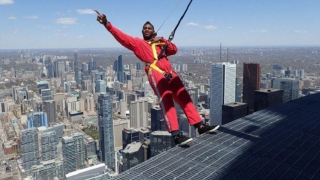 Yasiel Puig Is A Daredevil, Bravely Walks Edge Of CN Tower In Toronto