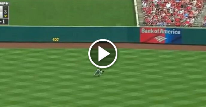 Andrew McCutchen Makes Ridiculous Diving Catch in Second Game Back in Center Field