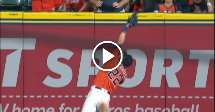 Astros' Josh Reddick Makes Terrific Catch While Crashing Into Outfield Wall
