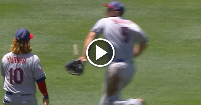 Dodgers' Corey Seager Runs Down Pop Fly & Makes Insane Backhanded Catch