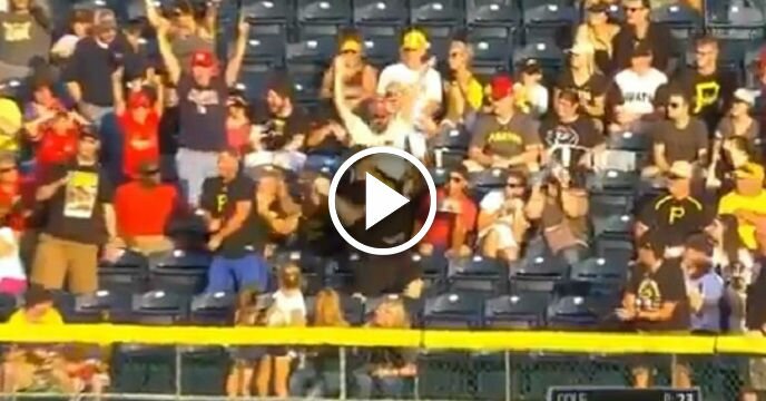 Pittsburgh Pirates Fan Launches St. Louis Cardinals Home Run Ball Into the River