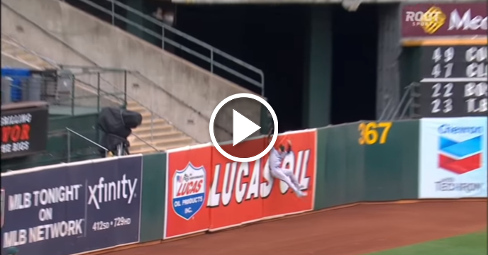 Ben Gamel Crashes Into Outfield Wall with Reckless Abandon for Insane Catch