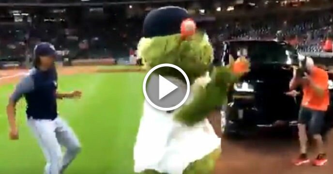 Tampa Bay Rays Ace Chris Archer Gets Into Water Balloon Fight With Astros Mascot Orbit