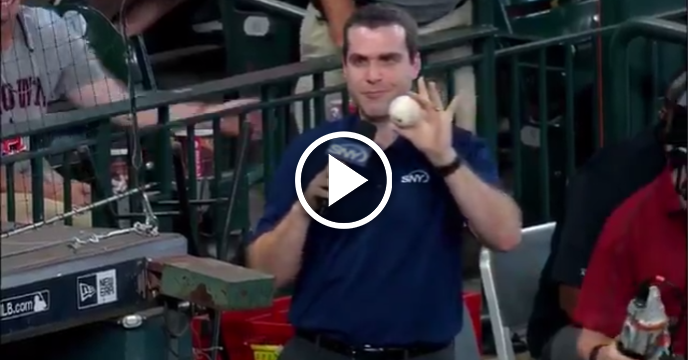 Mets Reporter Steve Gelbs Makes One-Handed Catch While Doing Live Spot