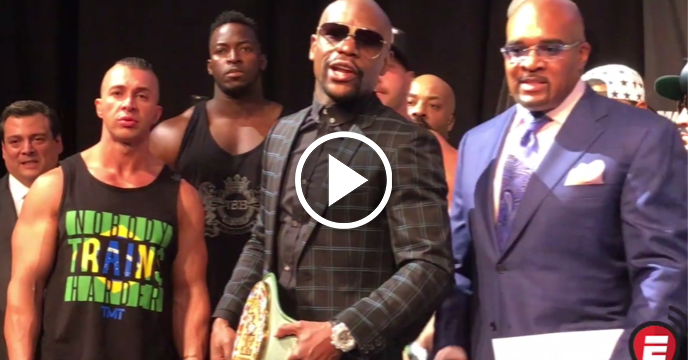 Floyd Mayweather Exchanges Words with Conor McGregor Heckler at Press Conference