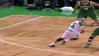  Watch Isaiah Thomas' Behind-The-Head Kickout For Three-Pointer 