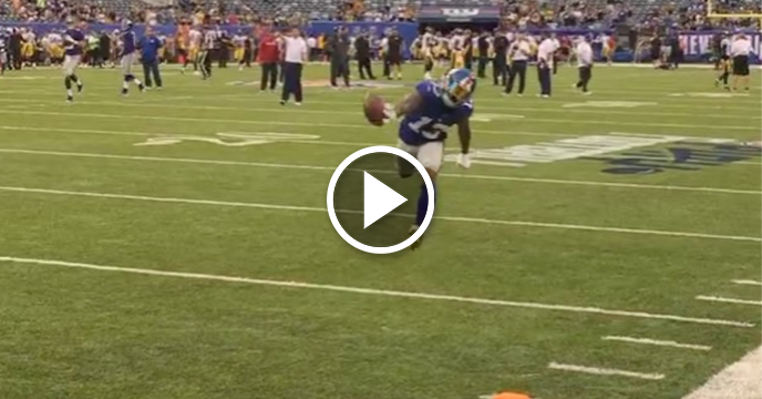 Odell Beckham Jr. Snags One-Handed Backhand Catch During Giants' Warmups