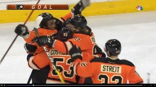  Flyers' Simmonds Deflects Puck For Goal 