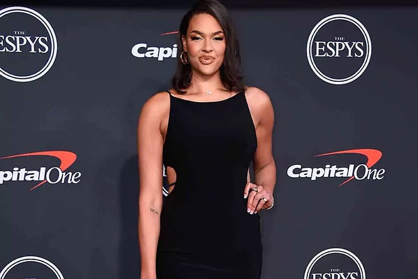 Liz Cambage’s image 