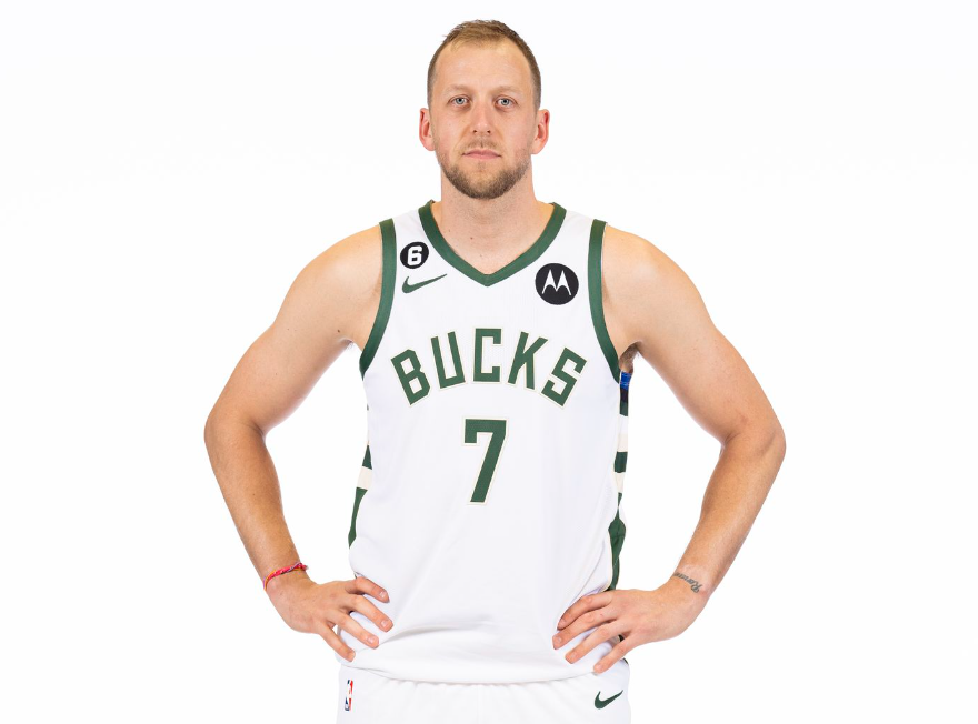 An image showing one of the white guys in the NBA