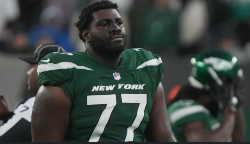 An image showing one of the tallest American football players