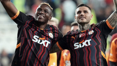 Victor Osimhen and Mauro Icardi of Galatasaray celebrate